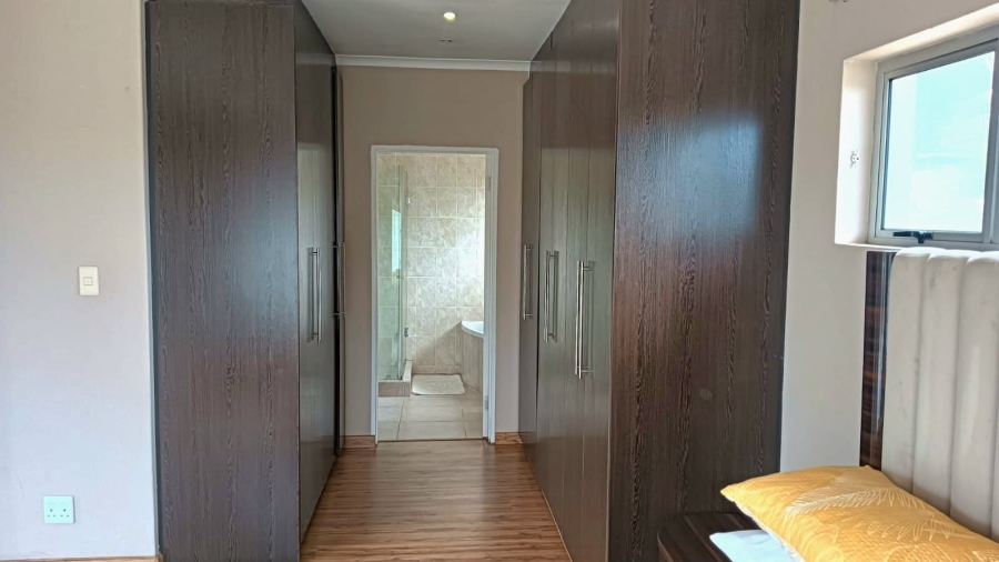 5 Bedroom Property for Sale in Gonubie Eastern Cape